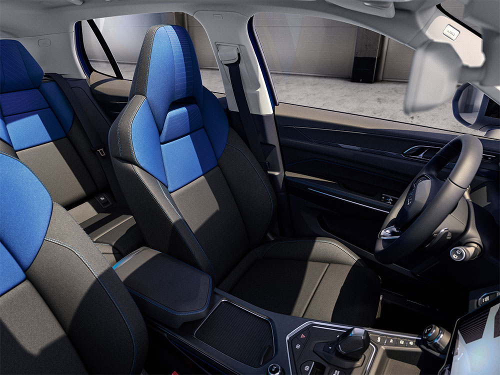 The driver's seat of the Lynk & Co 01 has an adjustable steering wheel and memory seat settings for two people